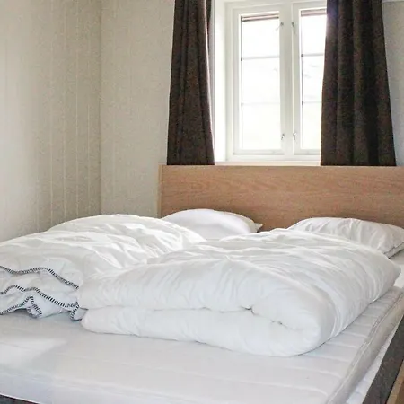 Feriehus Four Bedroom Holiday In Borgund